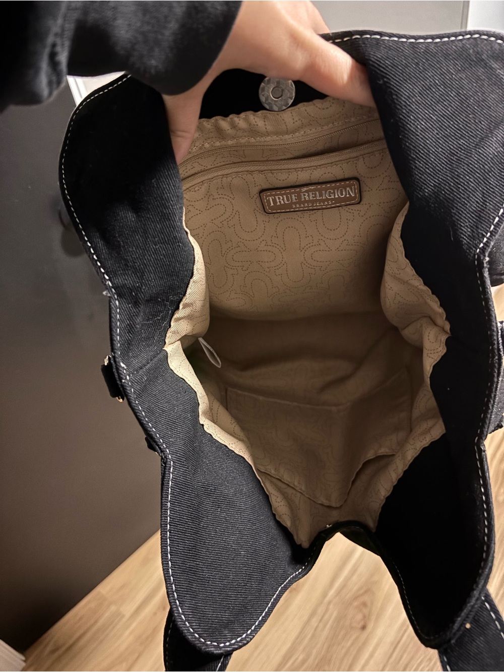 TRUE RELIGION TOTE BAG - Picture 4 of 5